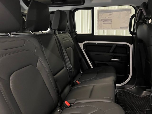 2025 Land Rover Defender 110 S photo 11