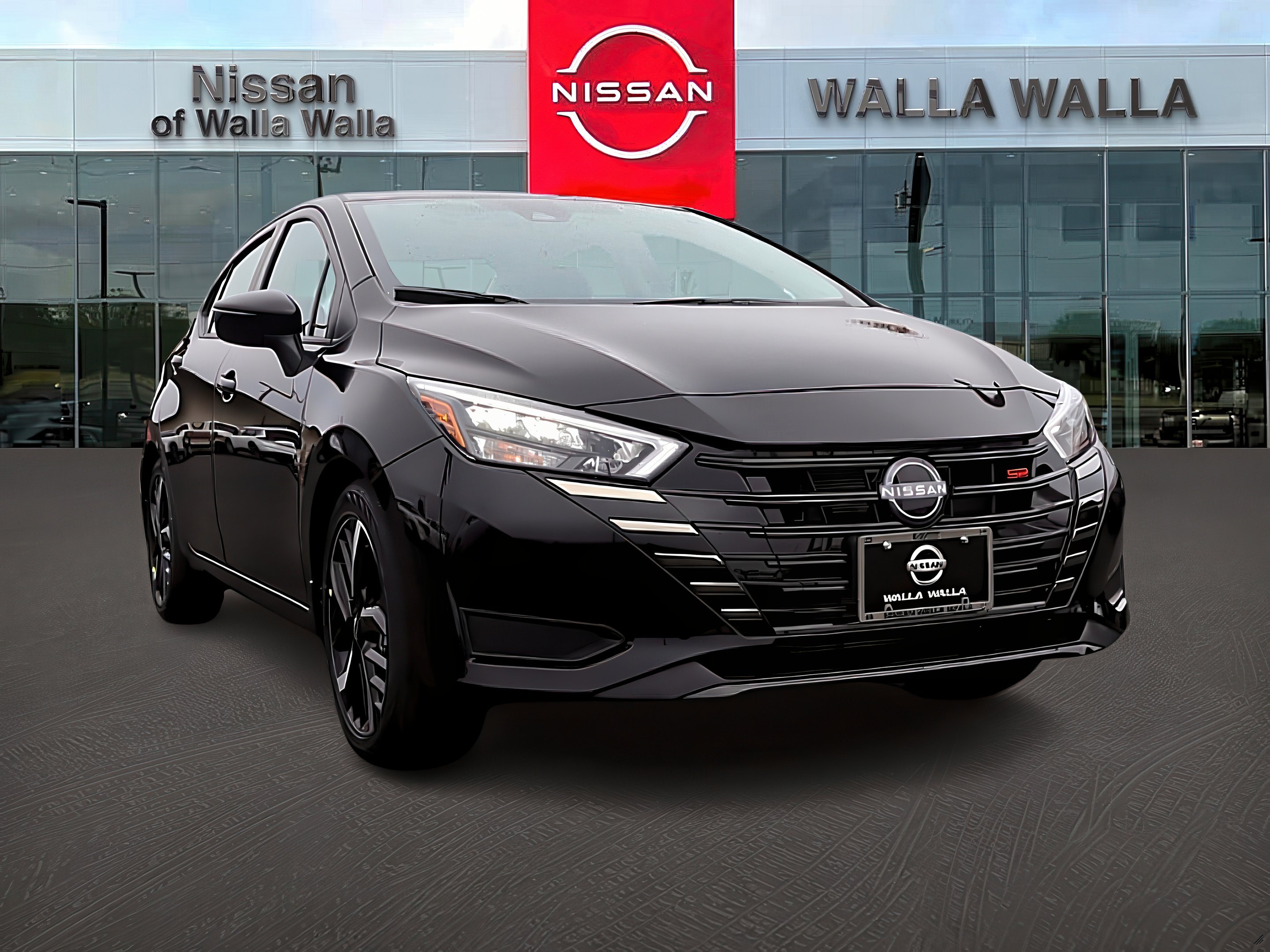 2025 Nissan Versa Sedan SR's photo