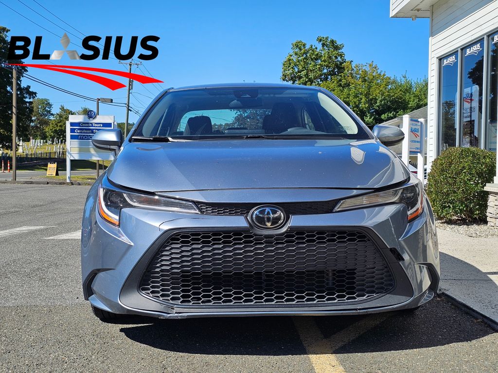 2022 Toyota Corolla LE photo 2