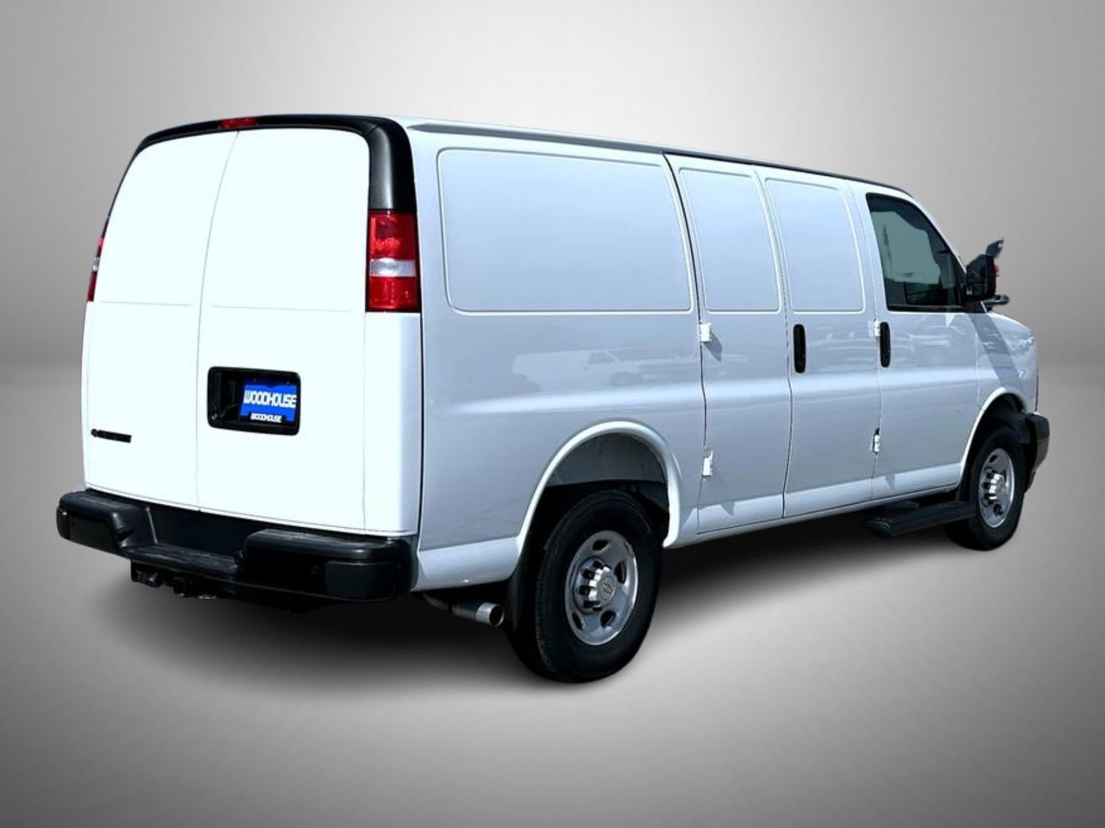 2025 Chevrolet Express Cargo 2500 photo 4