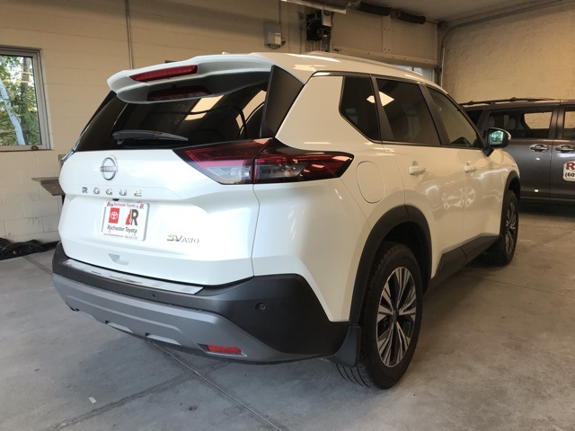 2022 Nissan Rogue SV photo 2