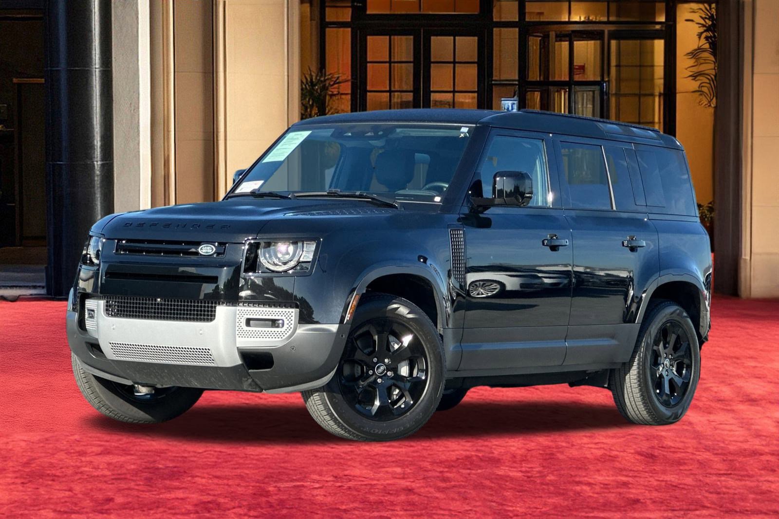 2025 Land Rover Defender S's photo