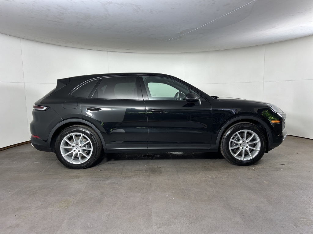 2025 Porsche Cayenne photo 5