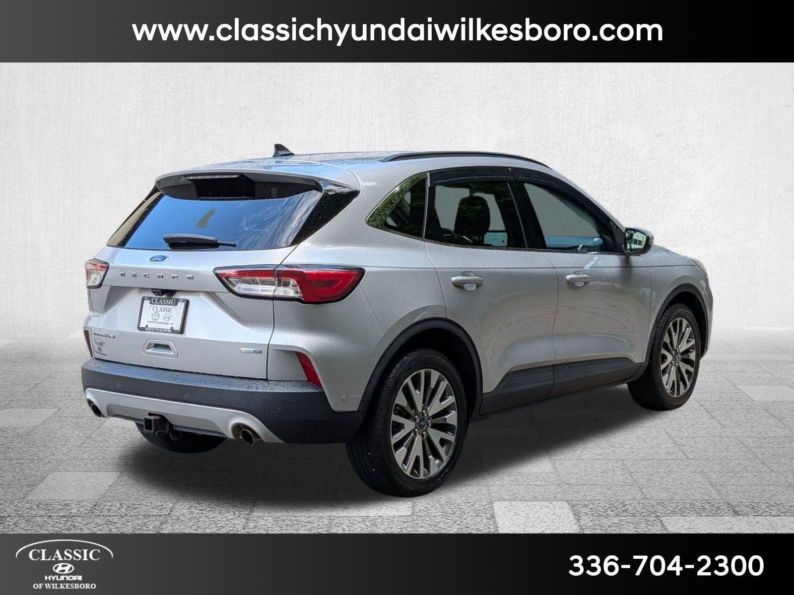 2020 Ford Escape Titanium photo 4