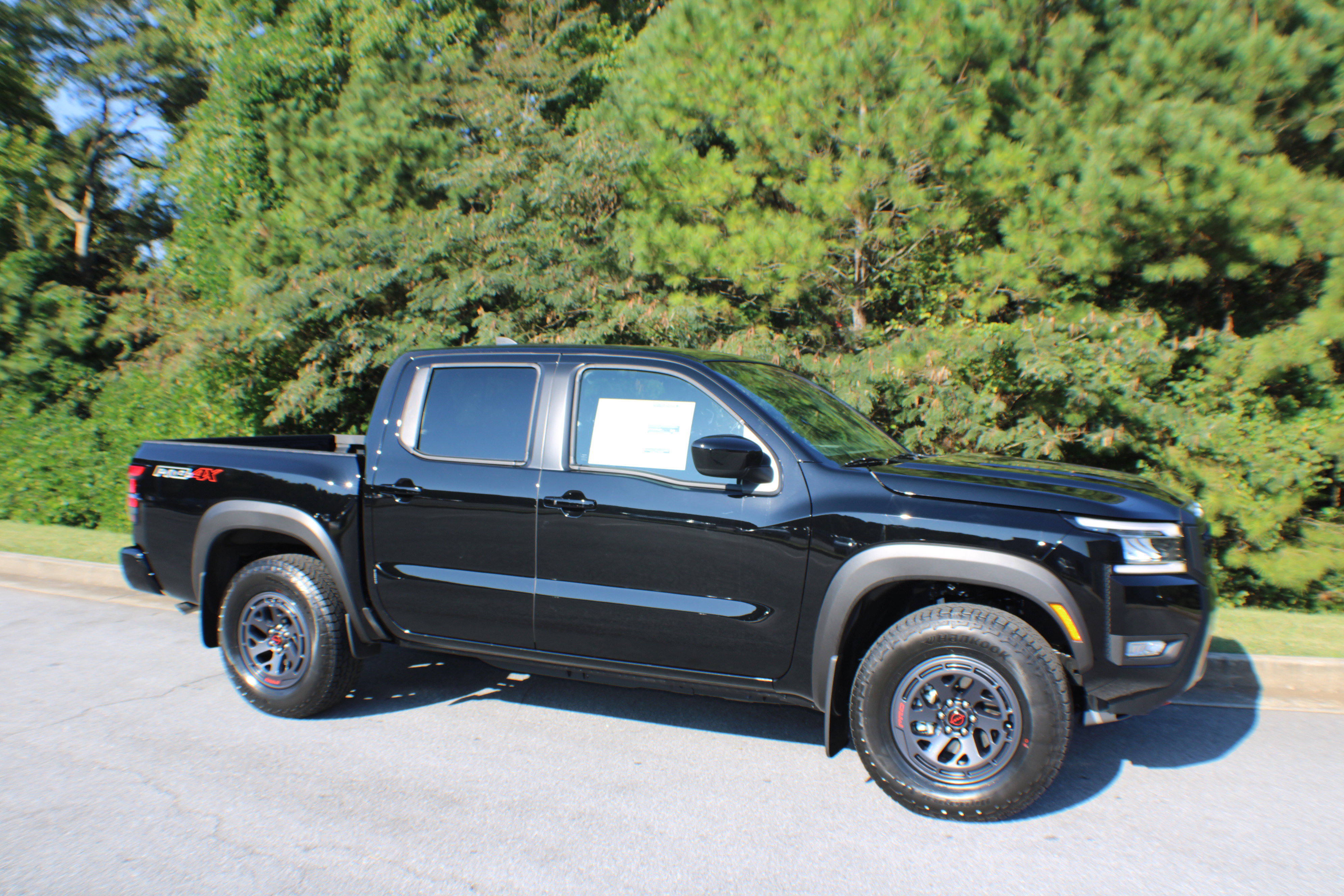 2025 Nissan Frontier PRO-4X's photo