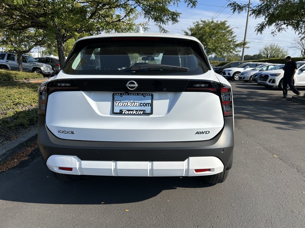 2025 Nissan Kicks S photo 6
