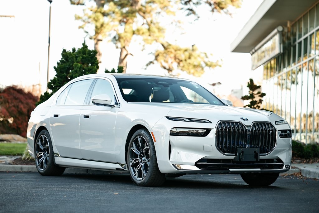 2025 BMW i7 50's photo