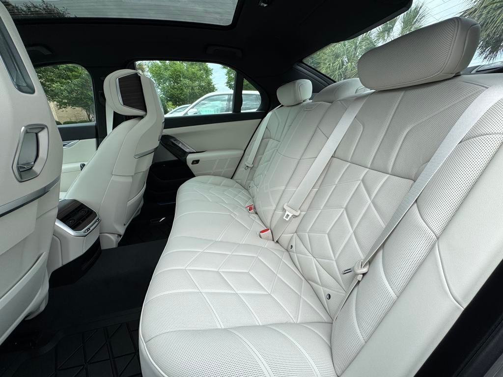 2025 Bmw 760i xDrive photo 13