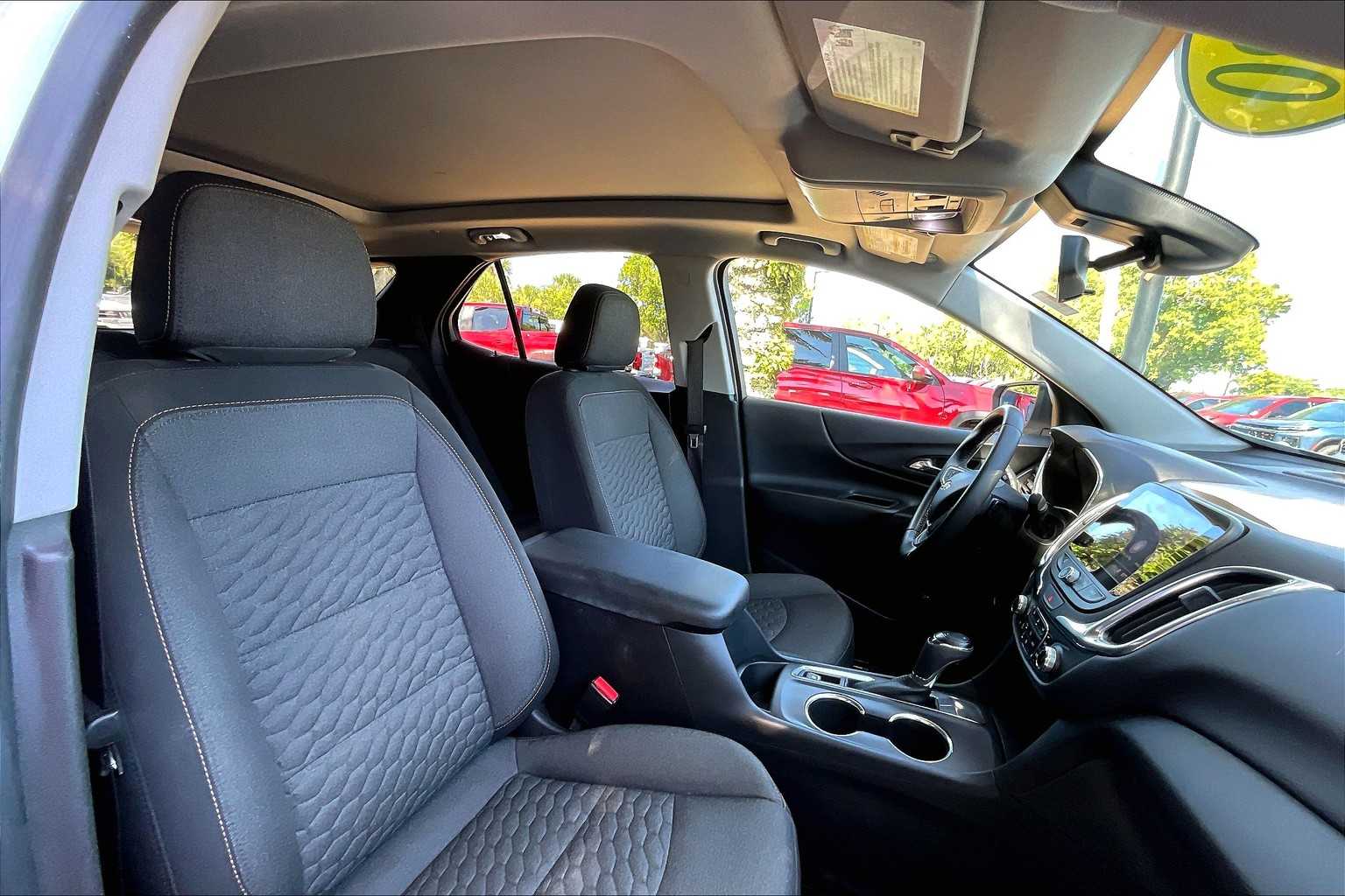 2020 Chevrolet Equinox LT photo 20