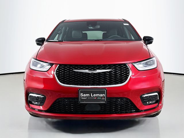 2026 Chrysler Pacifica photo 2