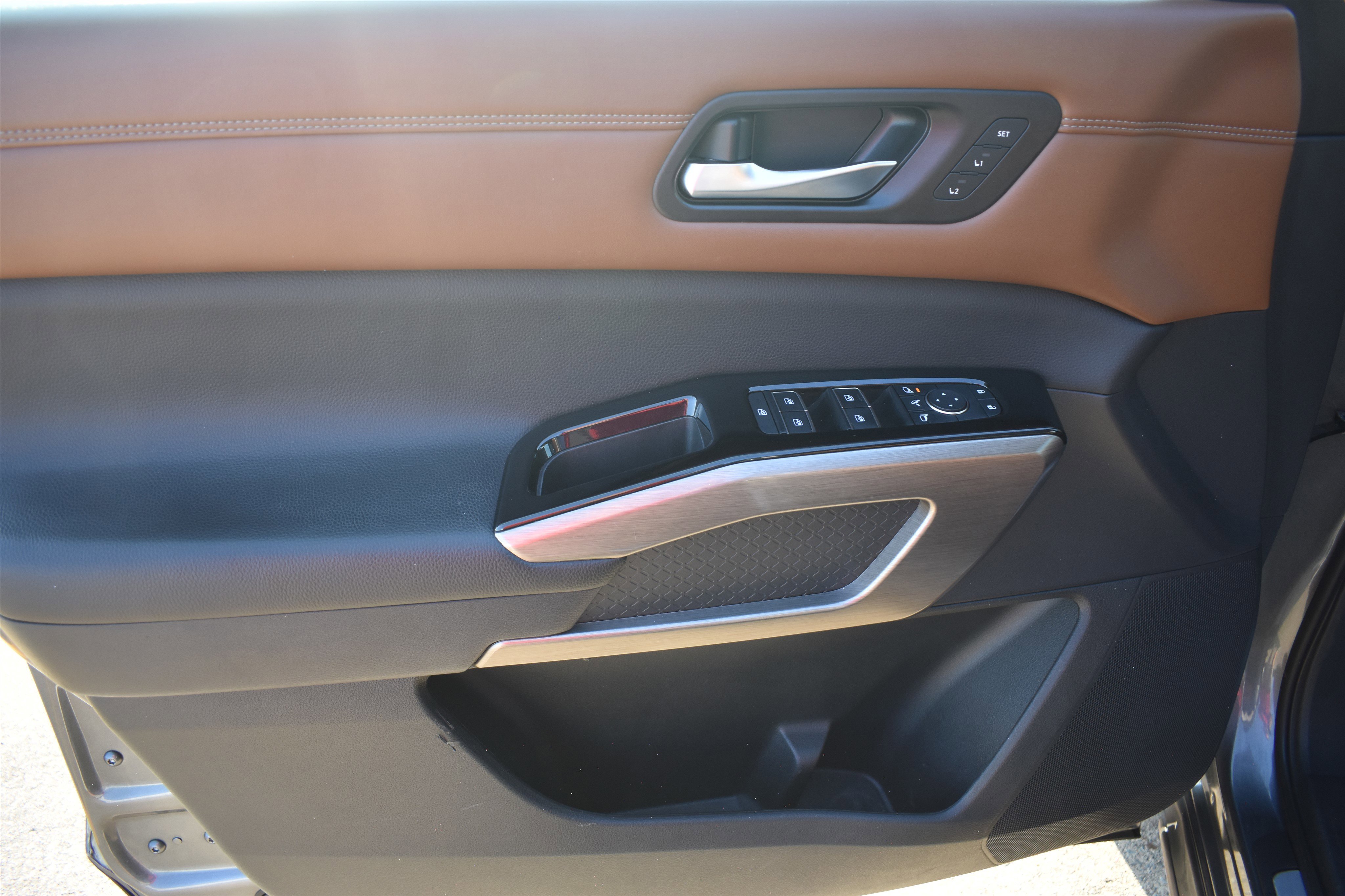 2022 Nissan Pathfinder Platinum photo 6