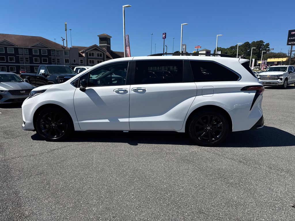 2023 Toyota Sienna XSE photo 6