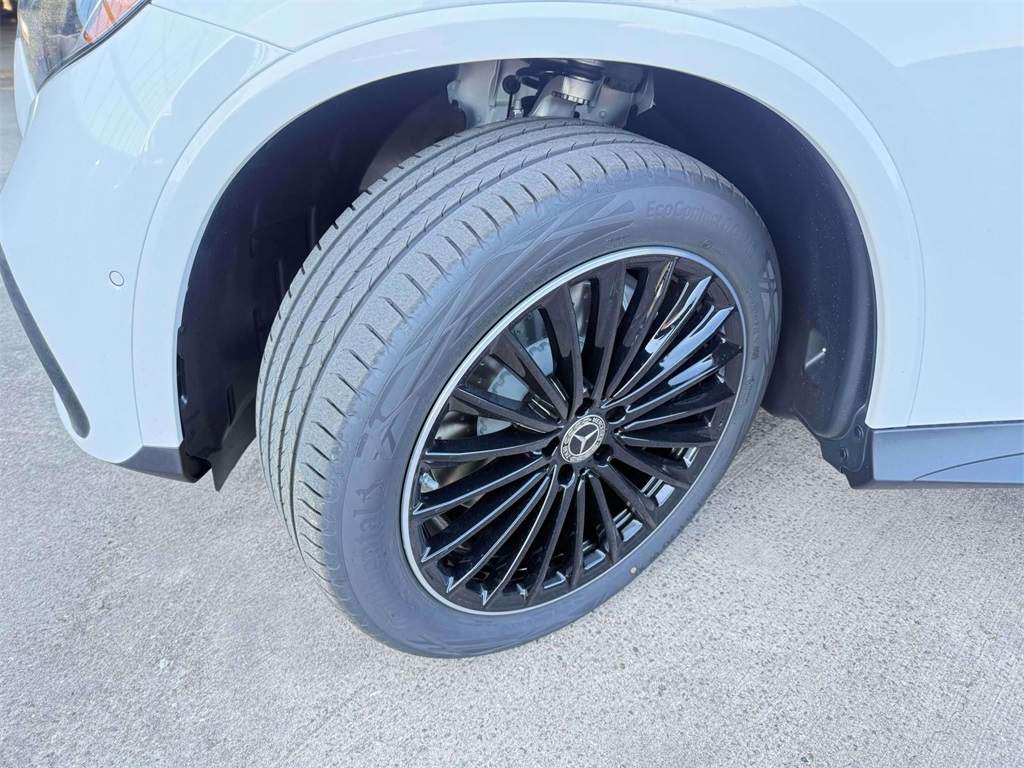 2026 Mercedes Benz GLC 300 photo 3