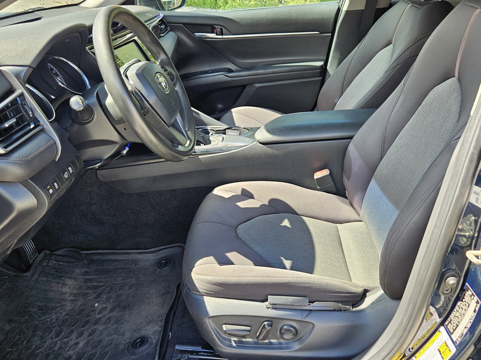 2020 Toyota Camry LE photo 3