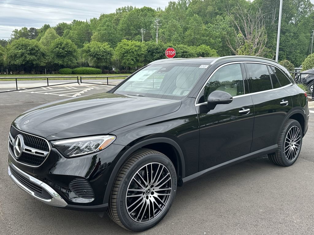 2025 Mercedes Benz GLC 300 4MATIC photo 4