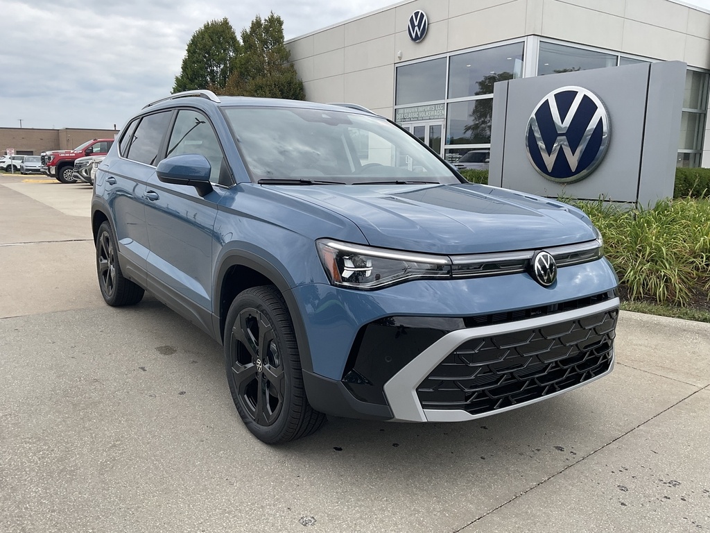 2025 Volkswagen Taos SEL's photo