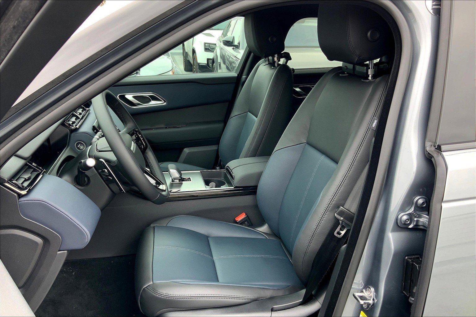 2026 Land Rover Range Rover Velar S photo 4