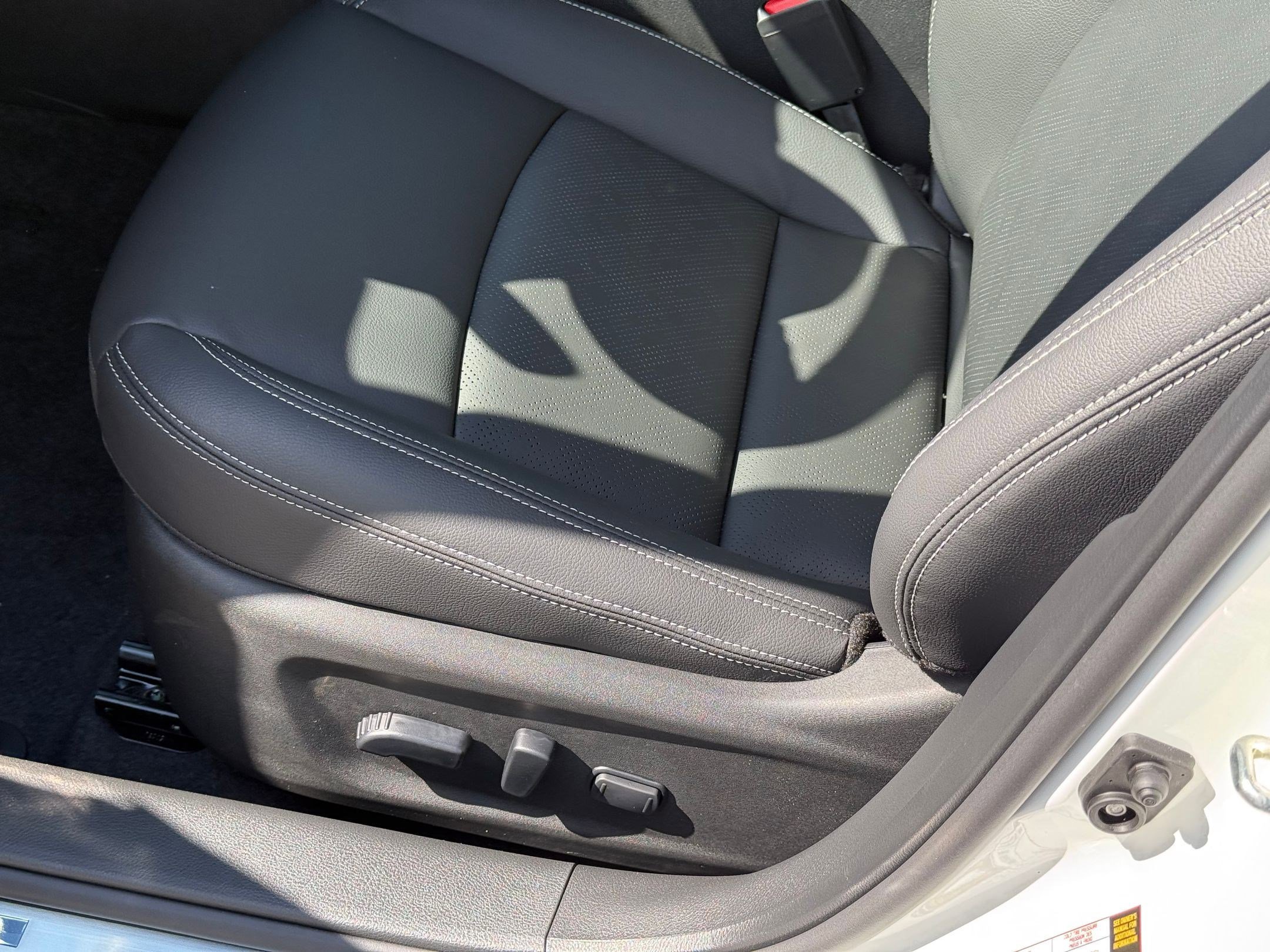 2025 Nissan Altima SL photo 4