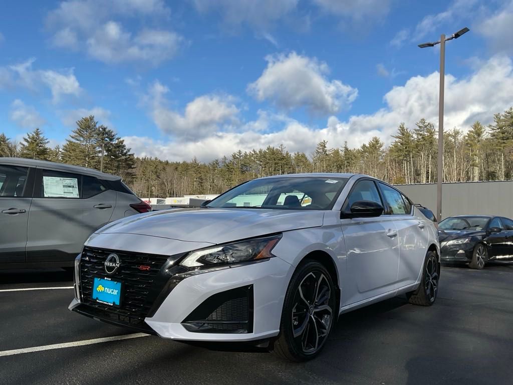 2025 Nissan Altima 2.5 SR photo 3