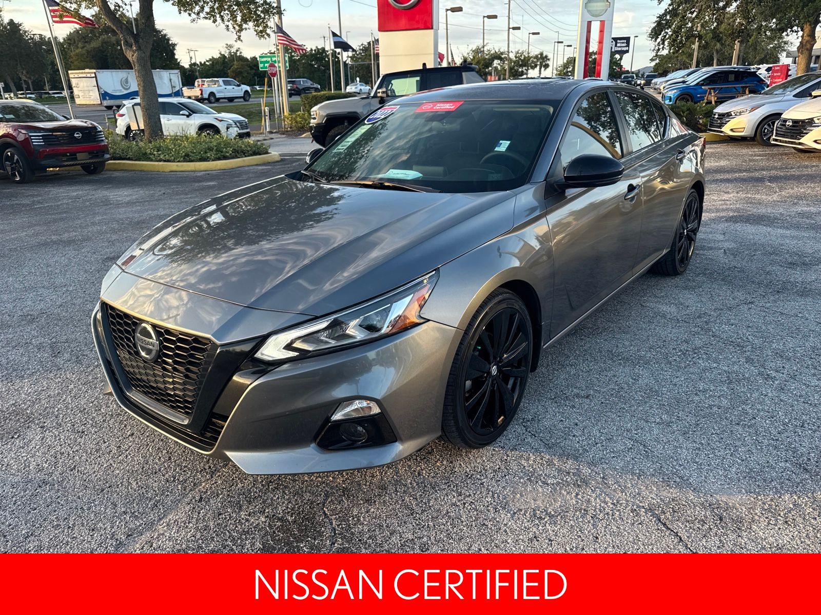 2022 Nissan Altima 2.5 SR photo 2