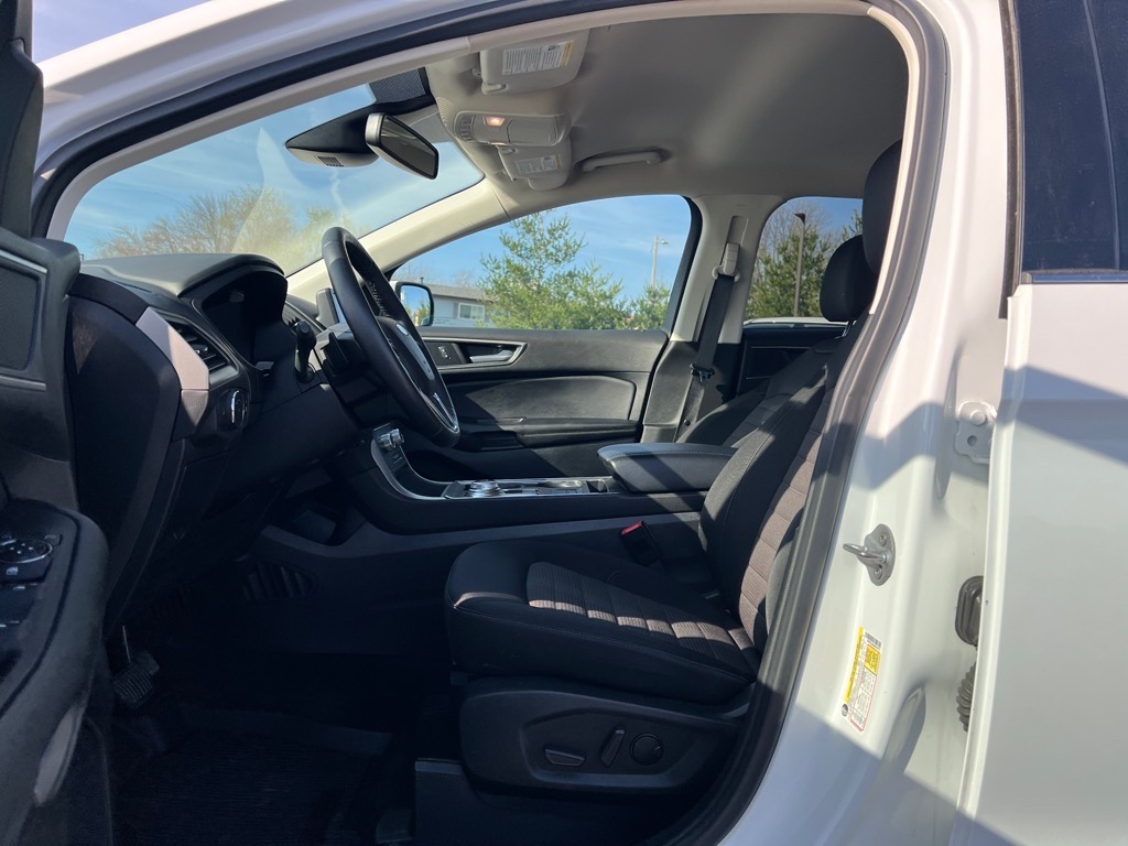 2022 Ford Edge SEL photo 19