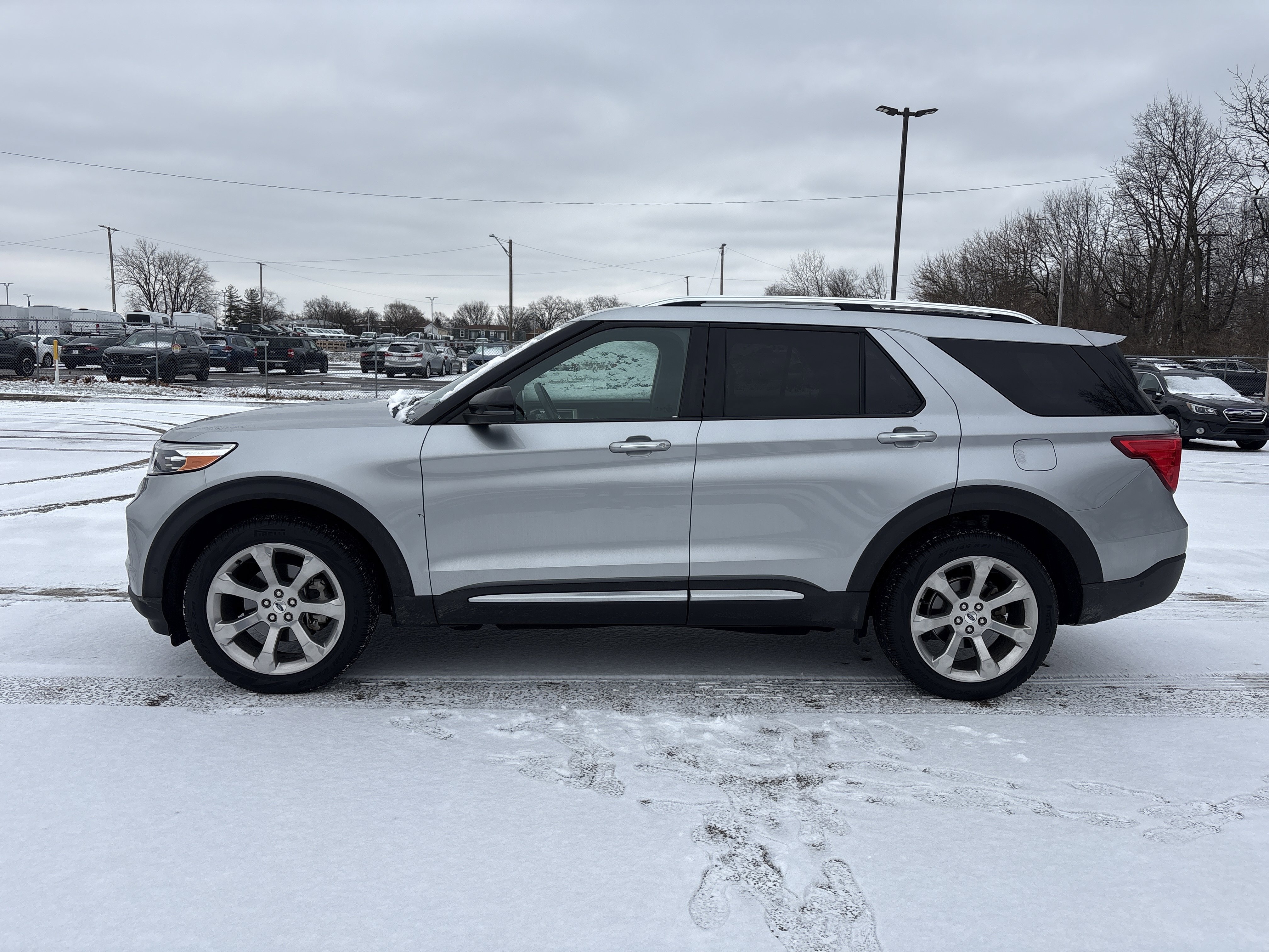 2020 Ford Explorer Platinum's photo