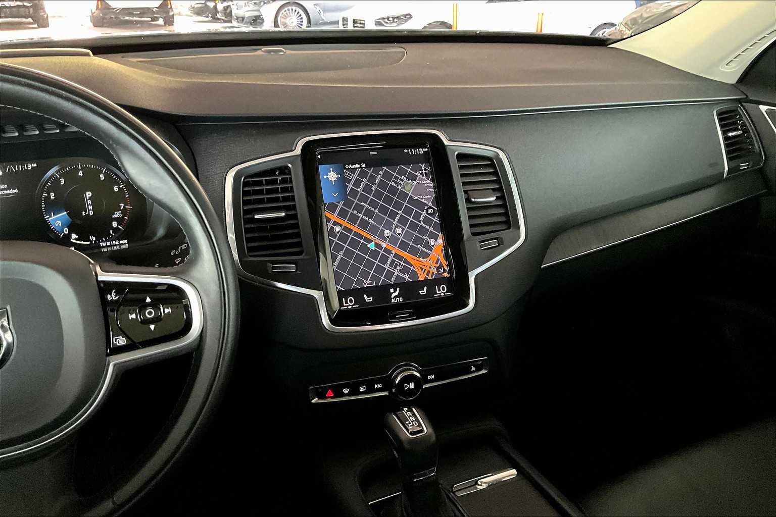 2020 Volvo XC90 Momentum photo 6