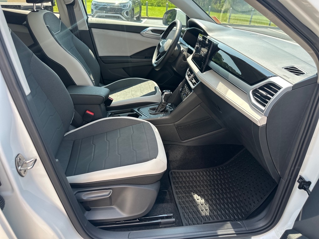 2025 Volkswagen Taos SE photo 15
