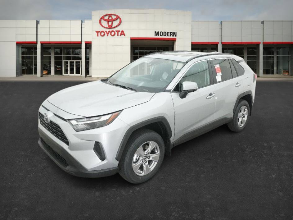 2025 Toyota RAV4 XLE's photo