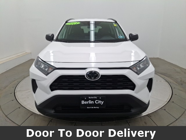 2021 Toyota RAV4 LE photo 2