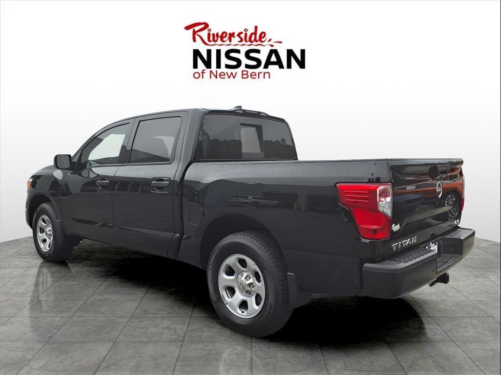 2023 Nissan Titan S photo 3