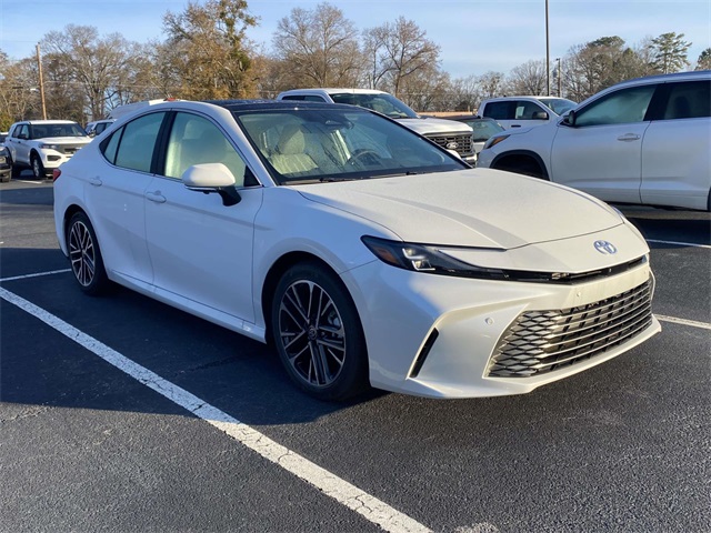 2025 Toyota Camry XLE's photo