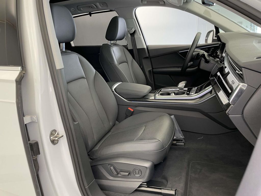 2021 Audi Q7 55 Prestige photo 20