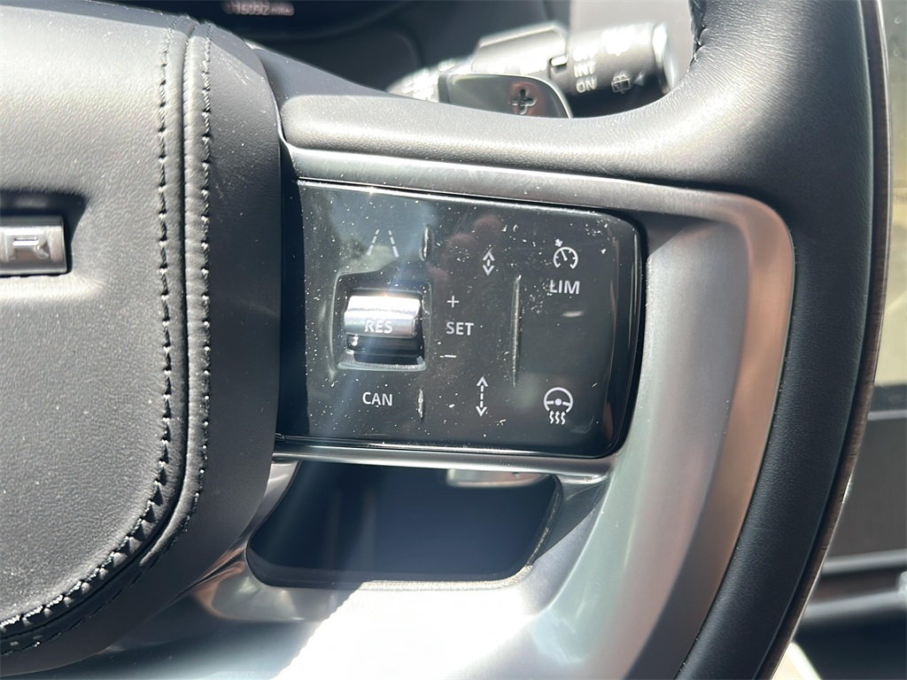 2024 Land Rover Range Rover SE photo 12