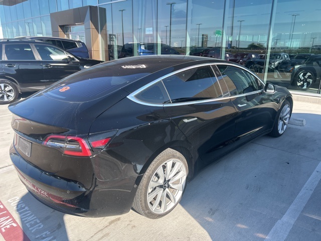 2020 Tesla Model 3 Standard Range Plus photo 3