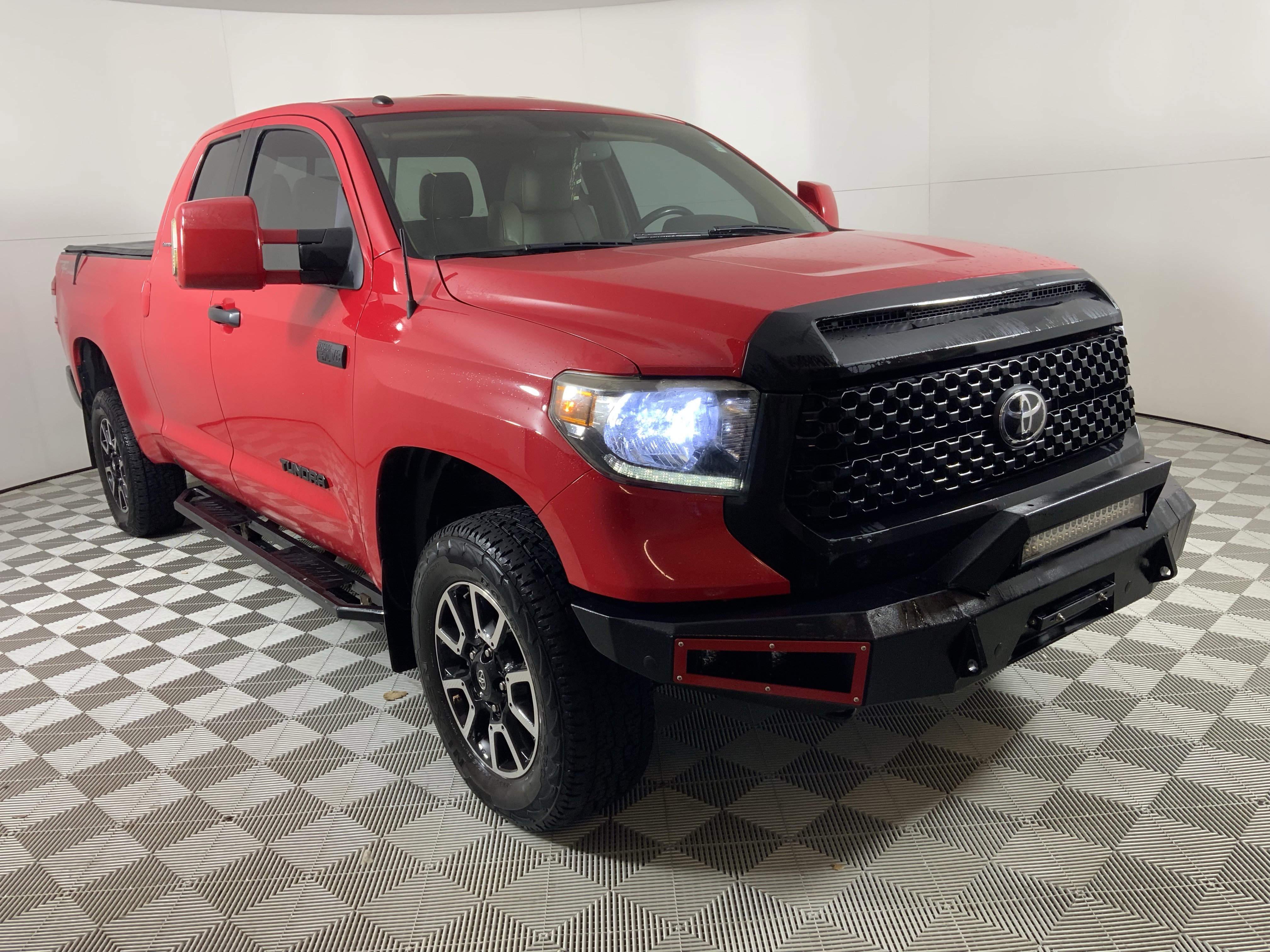 2015 Toyota Tundra Limited's photo