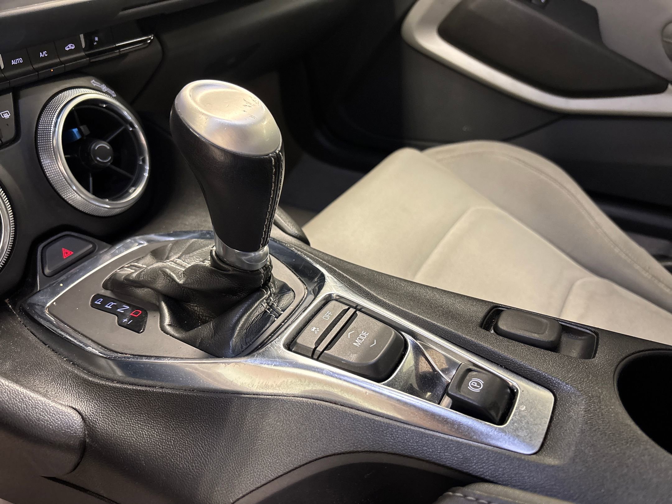2023 Chevrolet Camaro 1LT photo 16