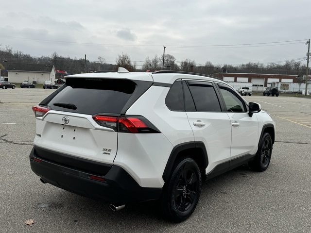 2020 Toyota RAV4 XLE photo 4