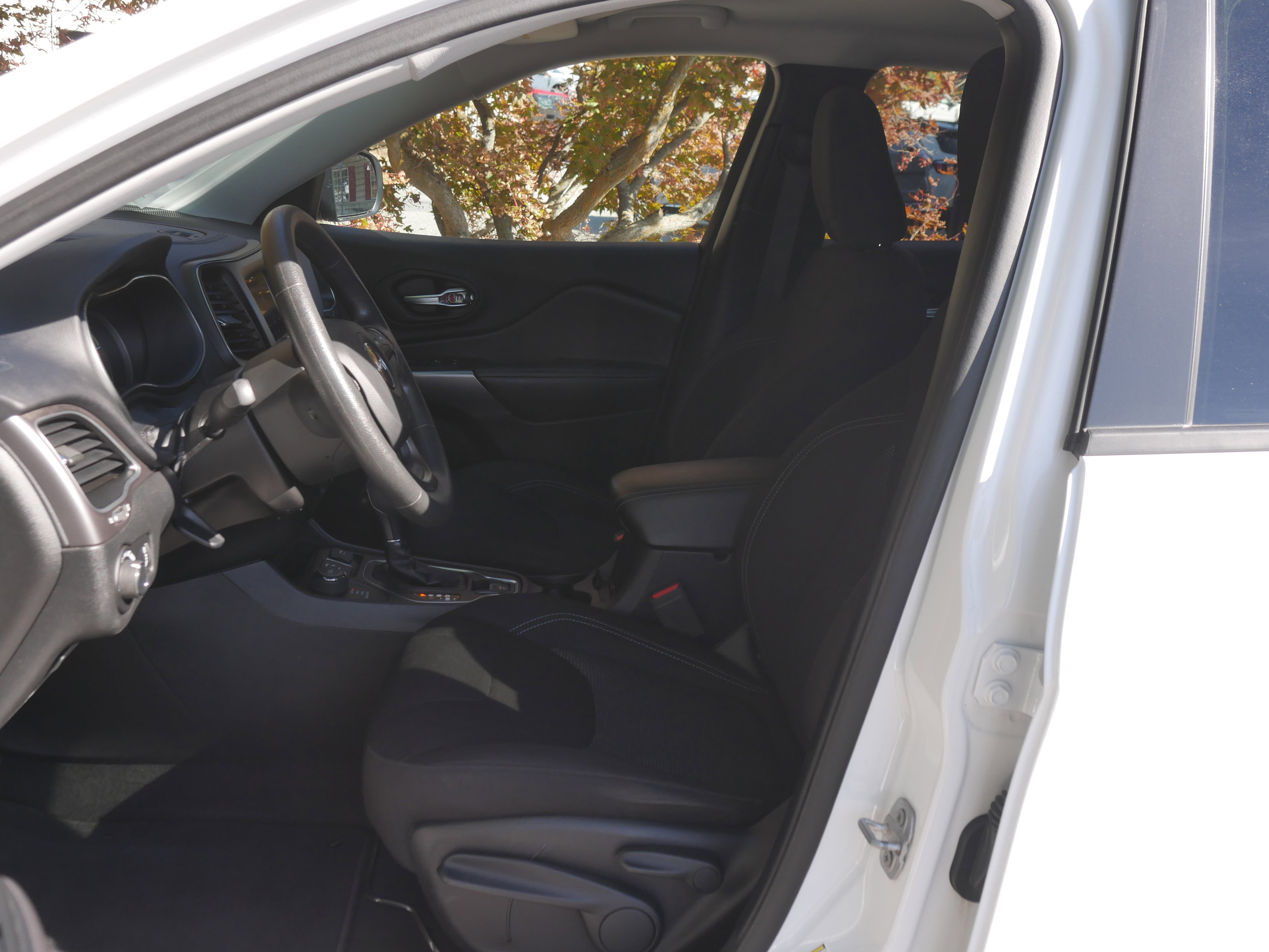2020 Jeep Cherokee Latitude photo 3