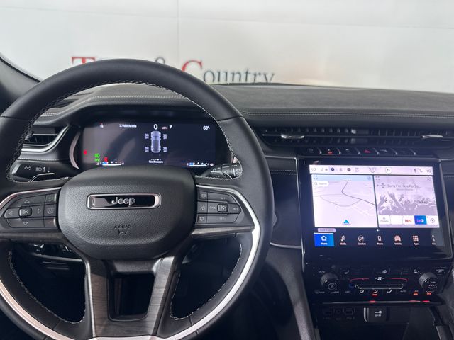 2025 Jeep Grand Cherokee Limited photo 8