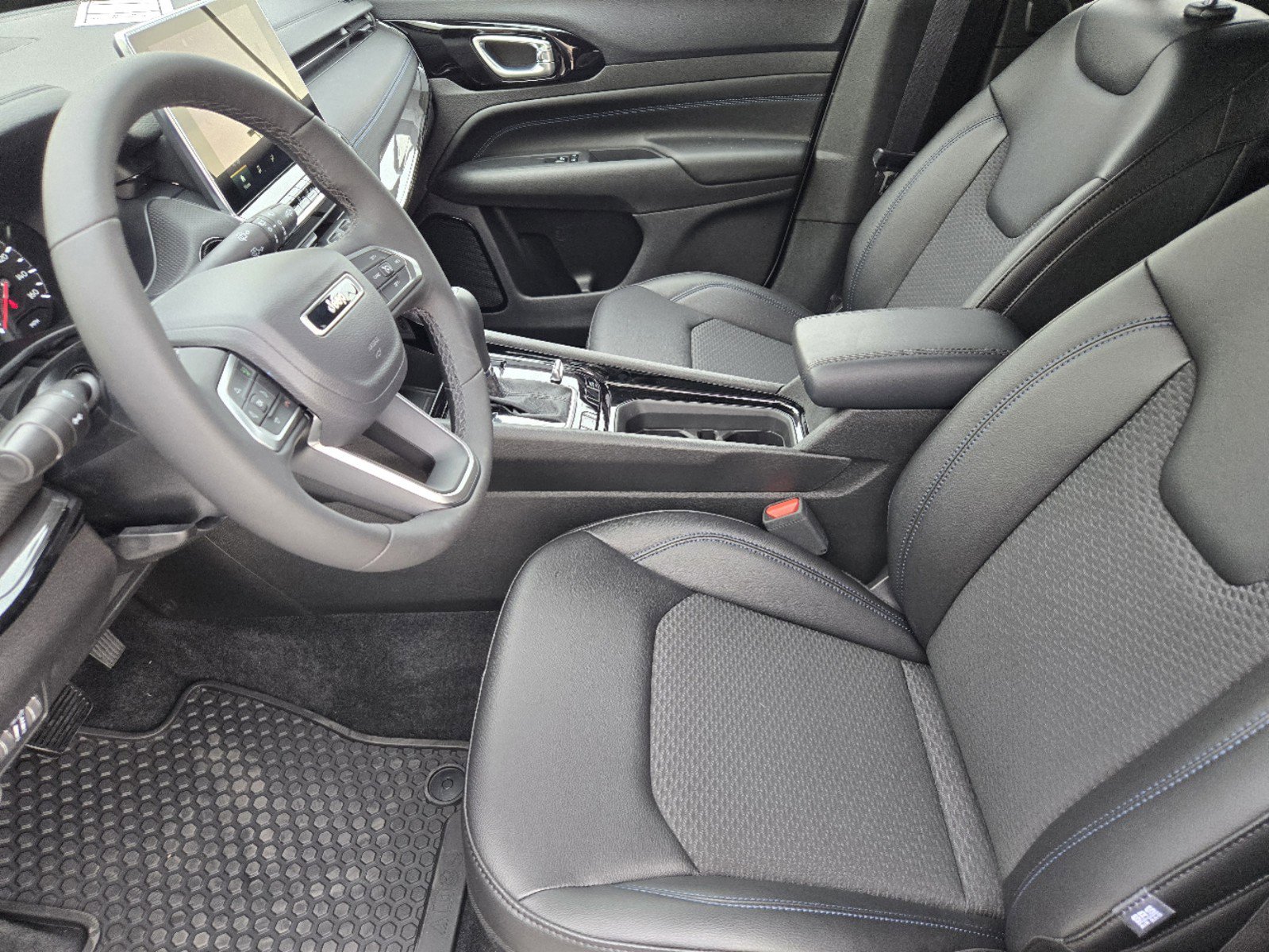 2025 Jeep Compass North Edition Latitude photo 8