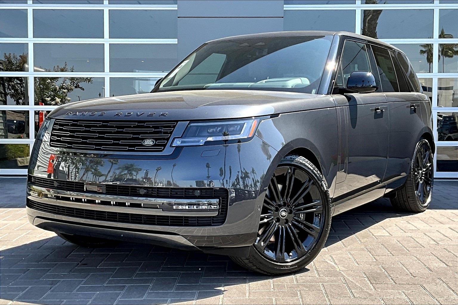2025 Land Rover Range Rover SE's photo