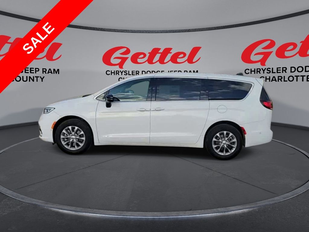 2025 Chrysler Pacifica photo 4