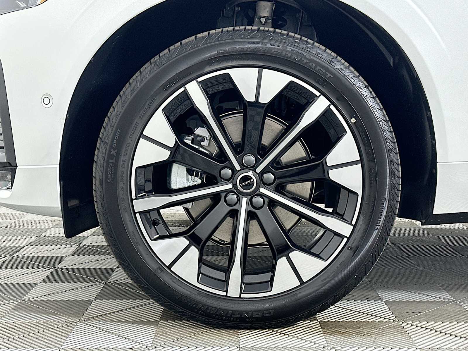 2026 Volvo XC60 B5 Plus photo 28