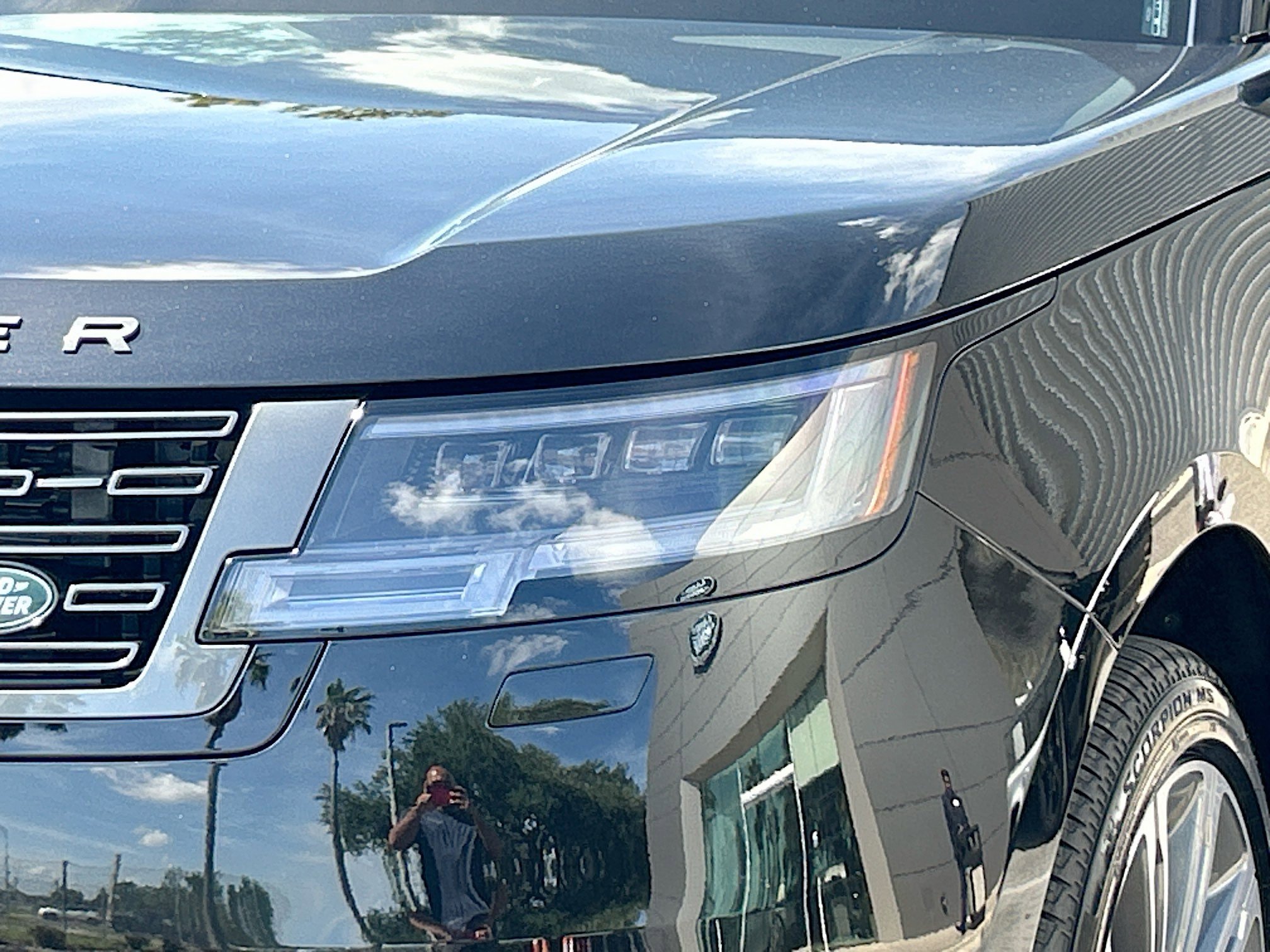 2025 Land Rover Range Rover SE photo 6