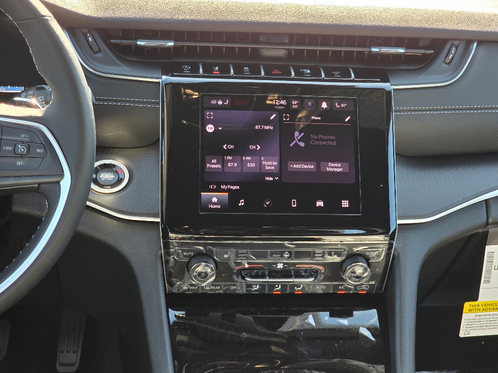 2025 Jeep Grand Cherokee Laredo Altitude photo 3