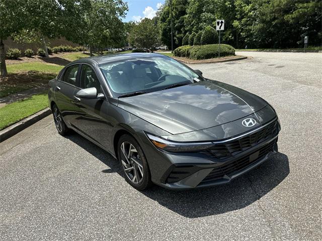 2025 Hyundai Elantra Hybrid Limited photo 3