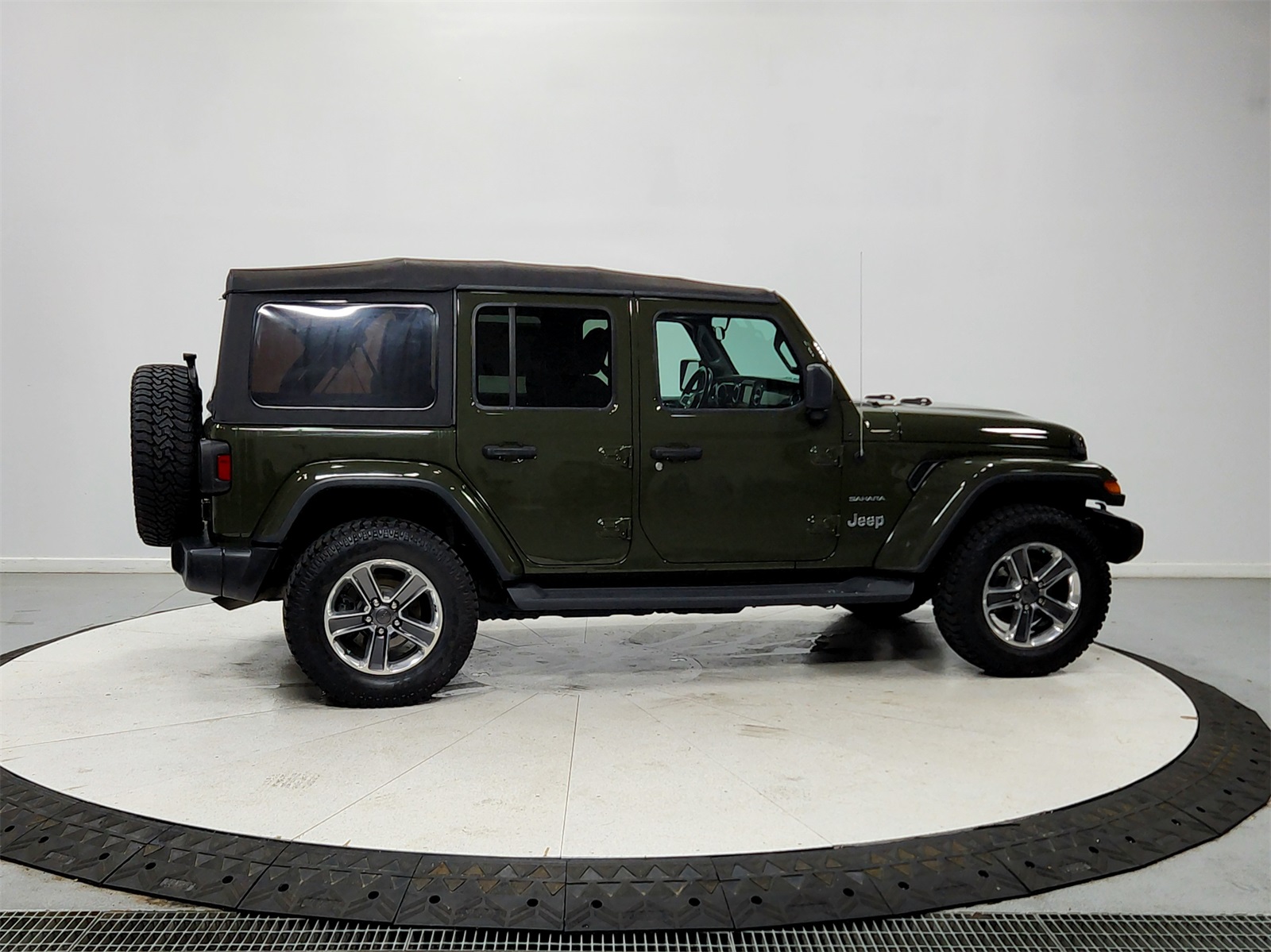 2021 Jeep Wrangler Unlimited Sahara photo 8