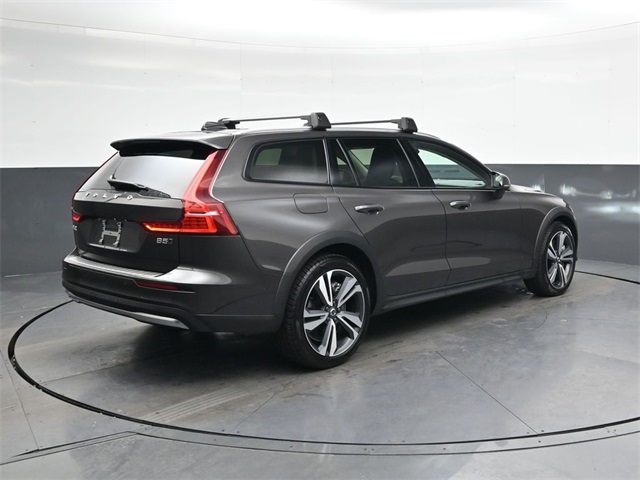 2024 Volvo V60 Cross Country B5 Plus photo 3