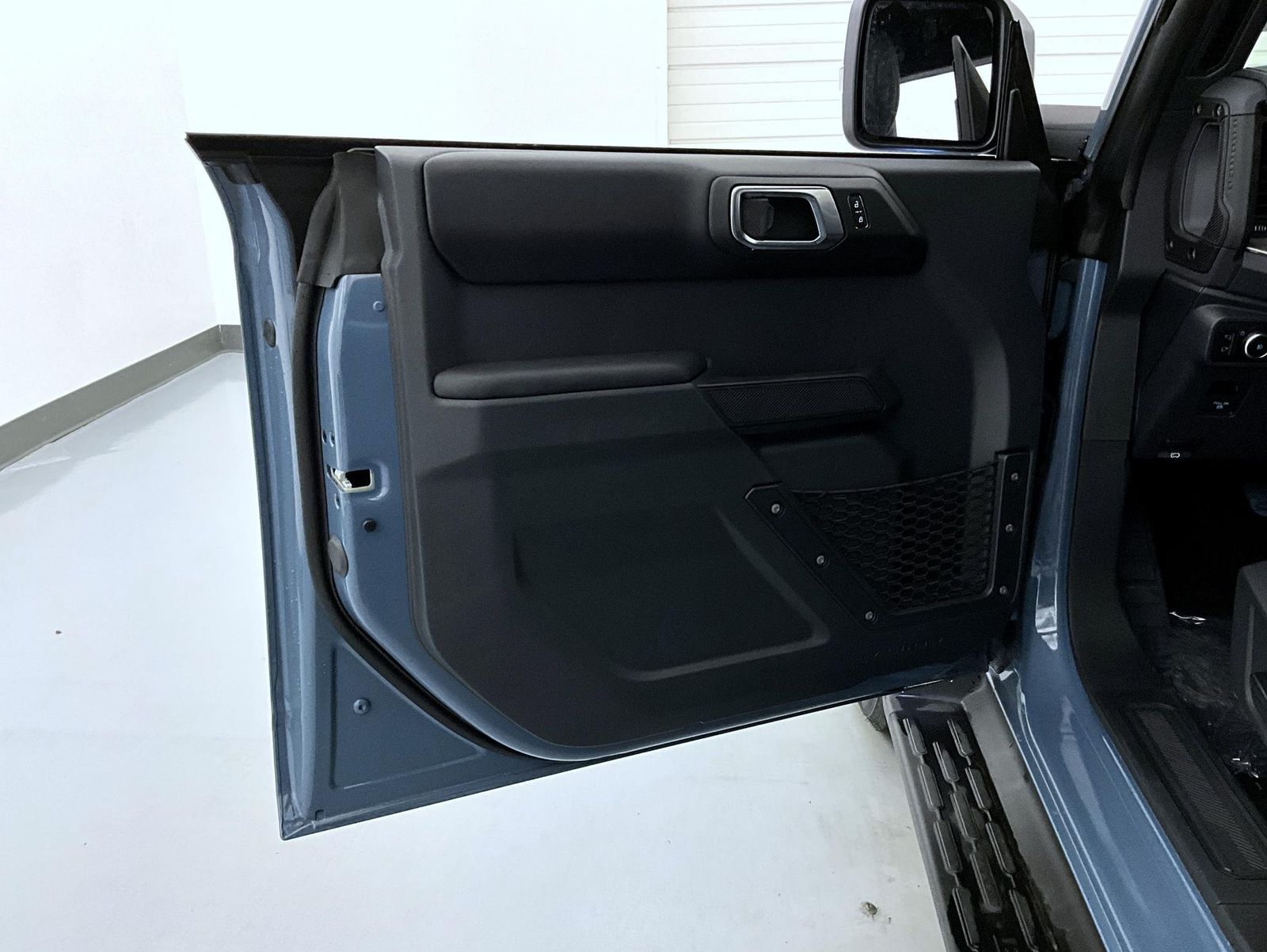 2025 Ford Bronco Outer Banks photo 9